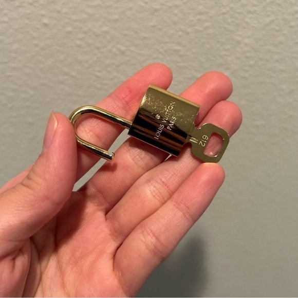 RARE #612 LV lock and key gold brass - Picture 7 of 11